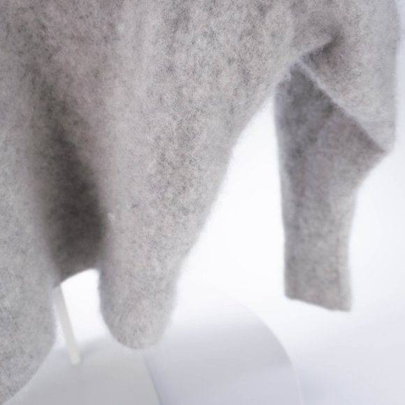 VICTORIA'S SECRET Women's Gray Wool Sweater - Picture 6 of 9